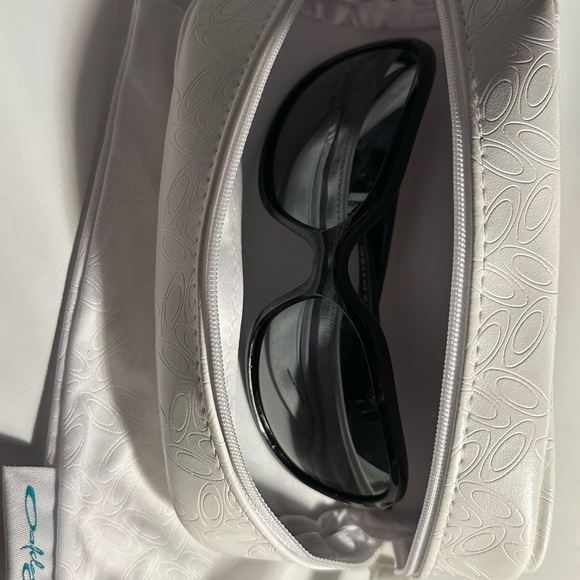 Authentic Oakley sunglasses RARE🦄 - Picture 7 of 8
